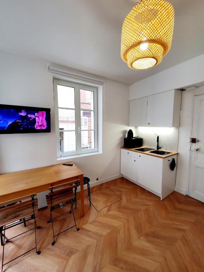 Studio Jeannette Avec Balcon Et Juste A 130 Metres Plage ! Plein Centre ! Wifi - Draps Serviettes Inclus ! Trouville-sur-Mer Luaran gambar